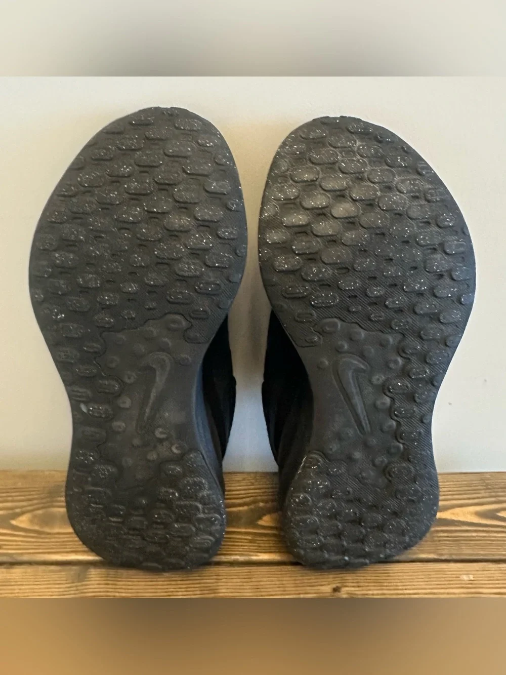 Nike Revolution 7 Running Shoes Black Sneakers Mens 7.5 W or Women’s 8.5 W
